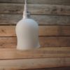 luminaire opaline au bord dentelle