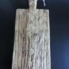Planche à découper réalisée dans un bois très ancien.