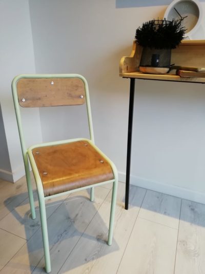 chaise vintage pastel